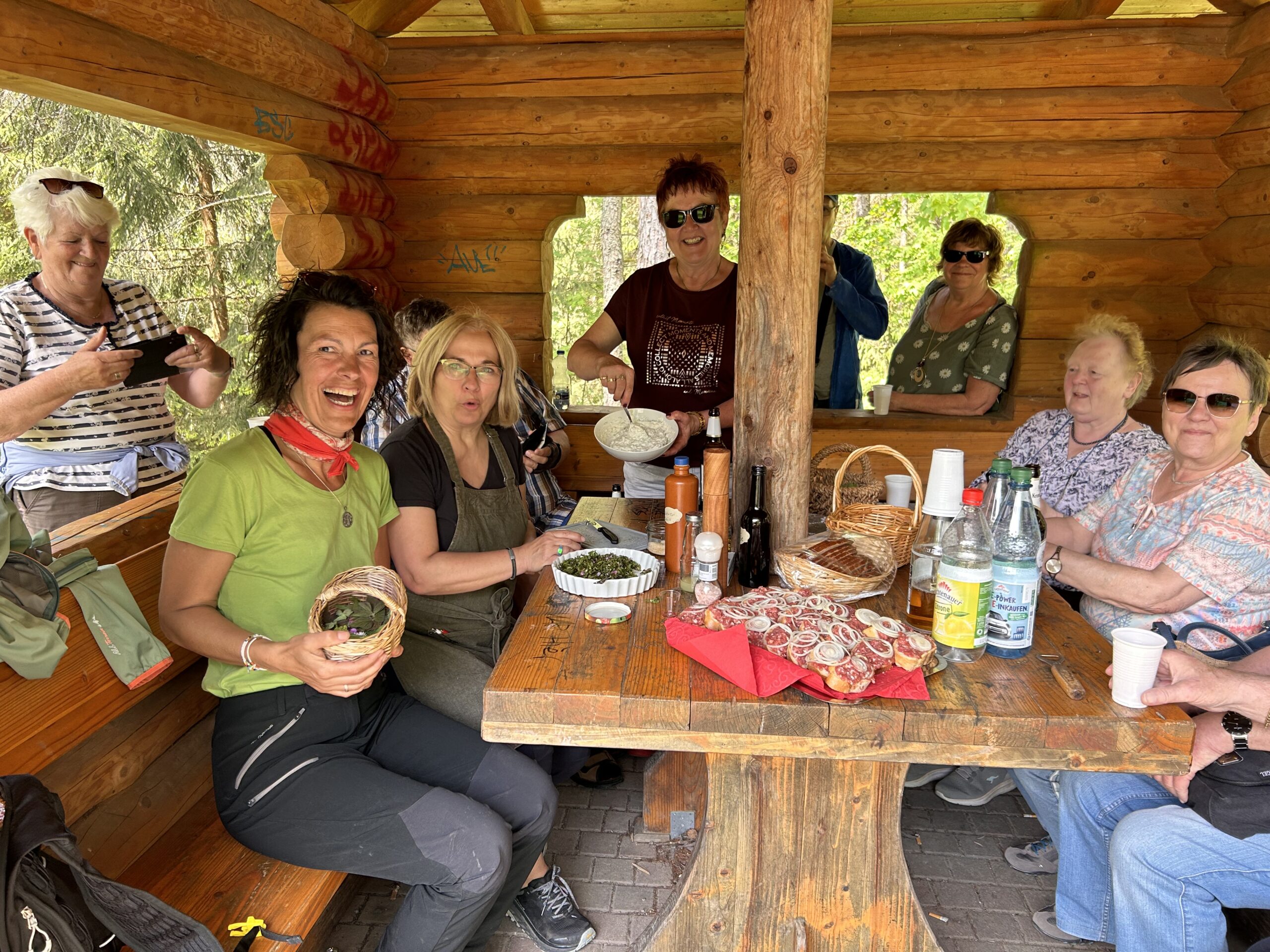Kräuterwanderung in Breitenbrunn zum Forstteich mit Zubereitung unseres eigenen Pestos